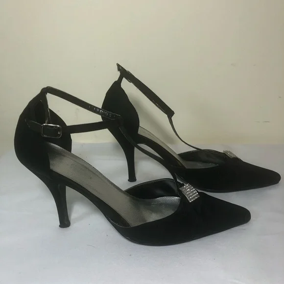 Elegant Black Women's Heels with Rhinestone Detail - Picture 2 of 6